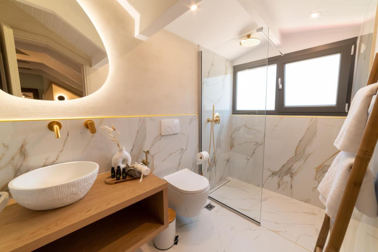 Anesis Deluxe Apartments Parga Exterior photo